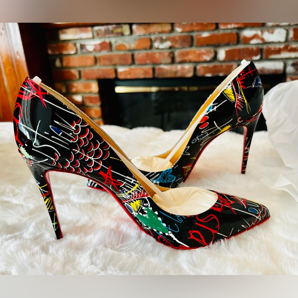 Authentic Christian Louboutin
Pigalle patent leather heels. Size 39.5. Brand New